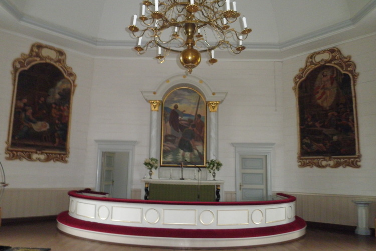Oulaisten kirkko, alttari
