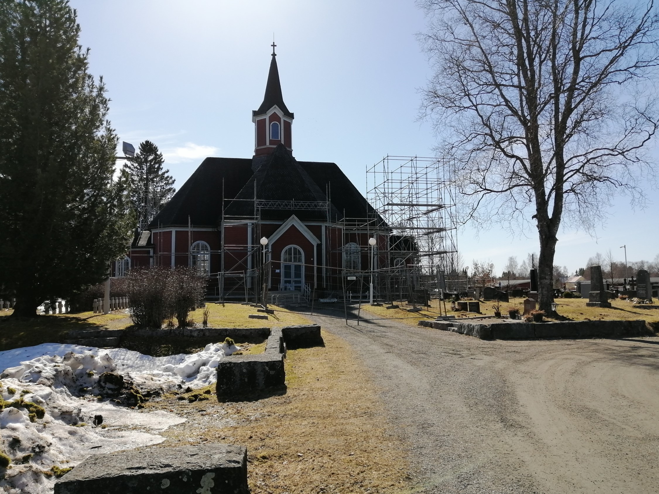 Telineiden pystytys 20.4.2021.jpg